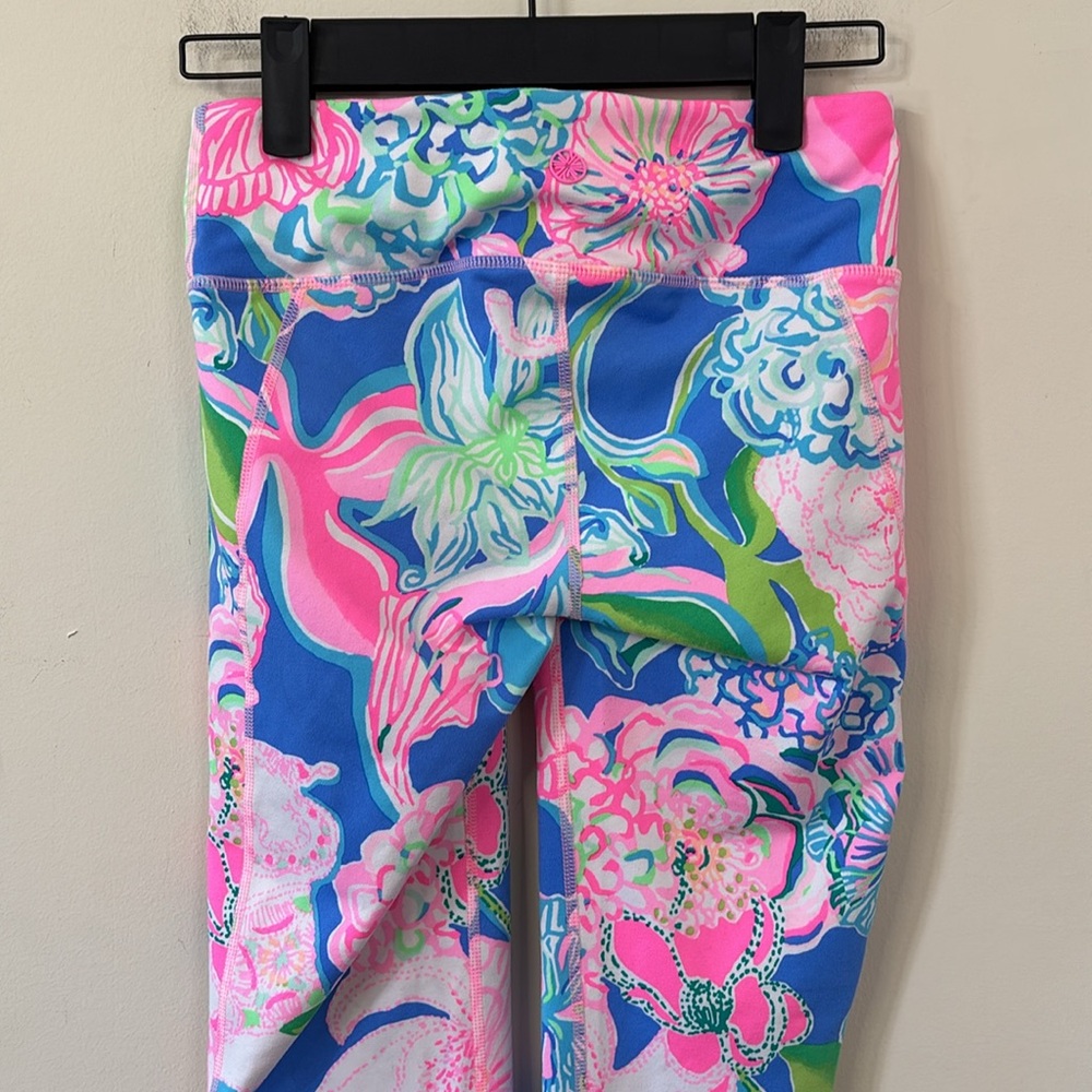 Lilly Pulitzer Luxletic Weekender Midi UPF 50+ Multi Peony For Your Thoughts XS - Picture 7 of 11